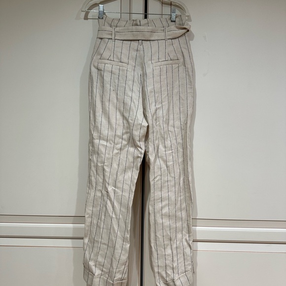 Peserico
pinstriped linen cropped trousers (17) - Picture 8 of 9